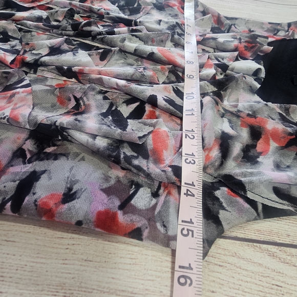 Relativity Multi Color Ruffle Sleeveless Top Size Small - Picture 14 of 15